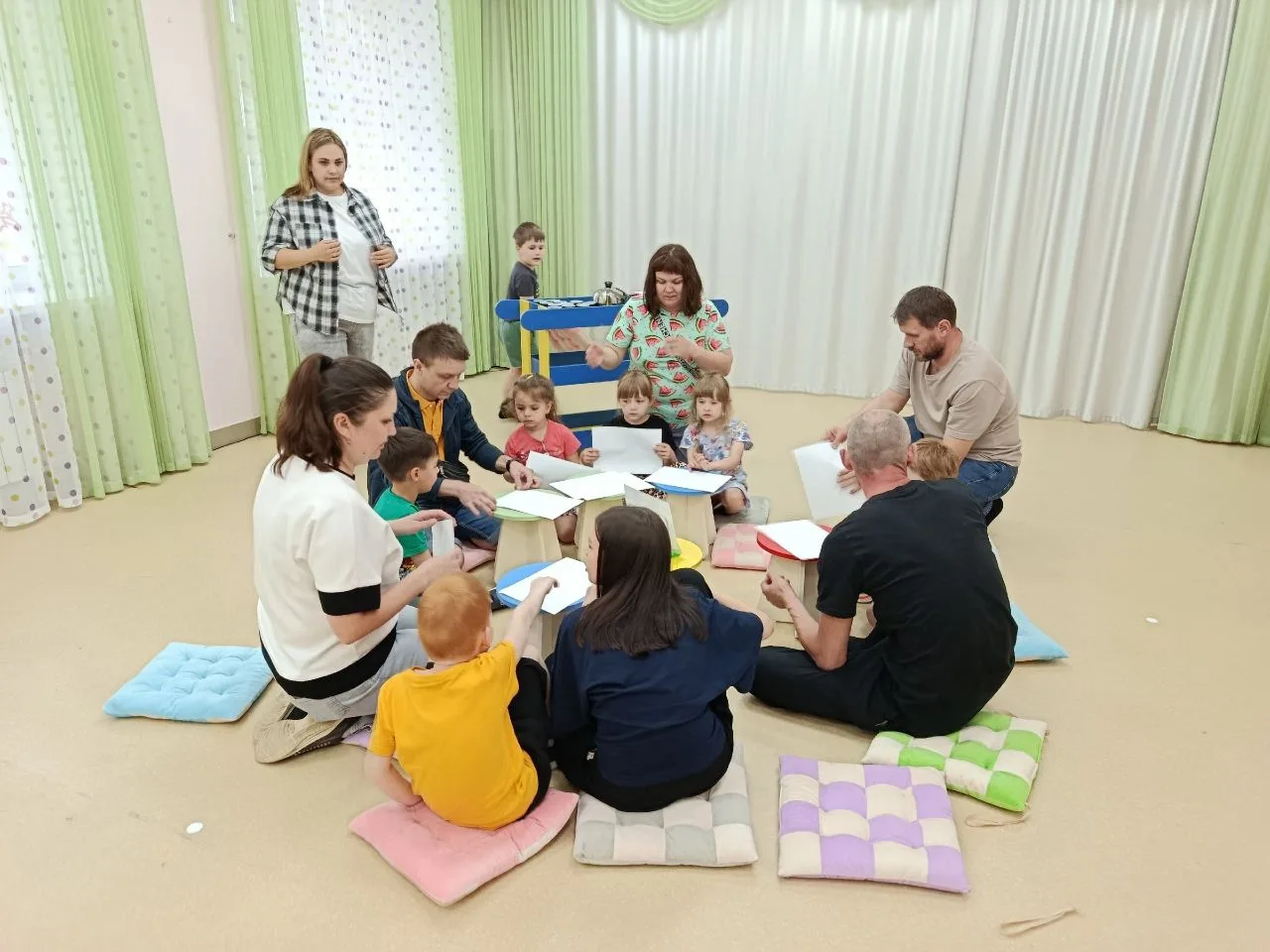 ✨ Путешествие по чайным странам: незабываемая игра для «Дождинки» ✨

На днях для родителей и детей г