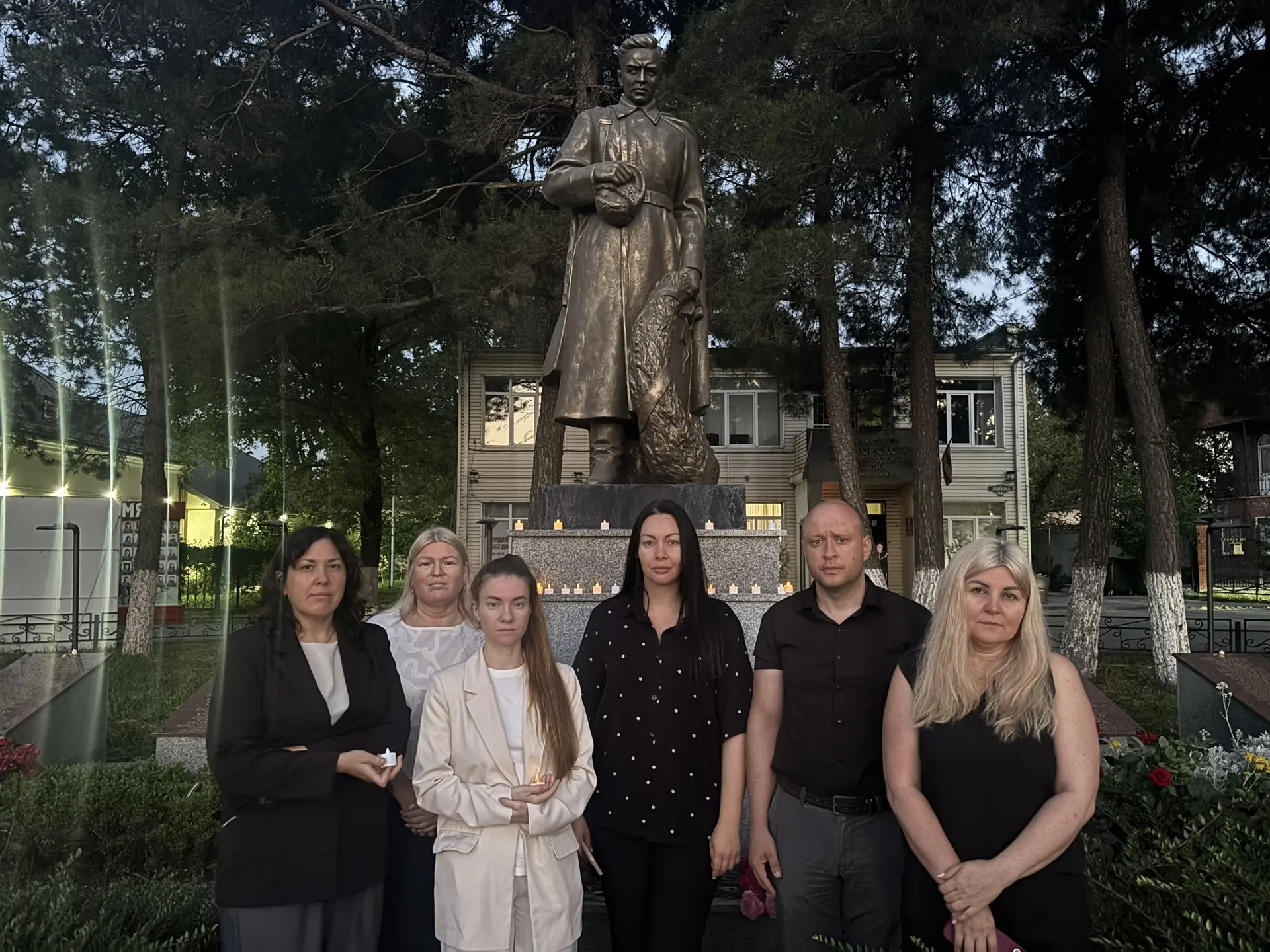 🕯️Вечная память героям! 

Сегодня, ровно в 4 часа утра у памятников солдатам зажгли лампады в памят