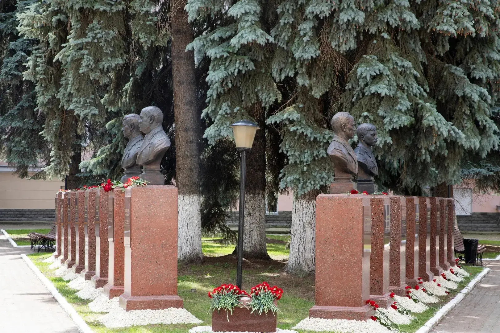 Открытие Аллеи Героев

20 июня, в преддверии 78-го выпуска суворовцев, в ЕкСВУ состоялась торжествен