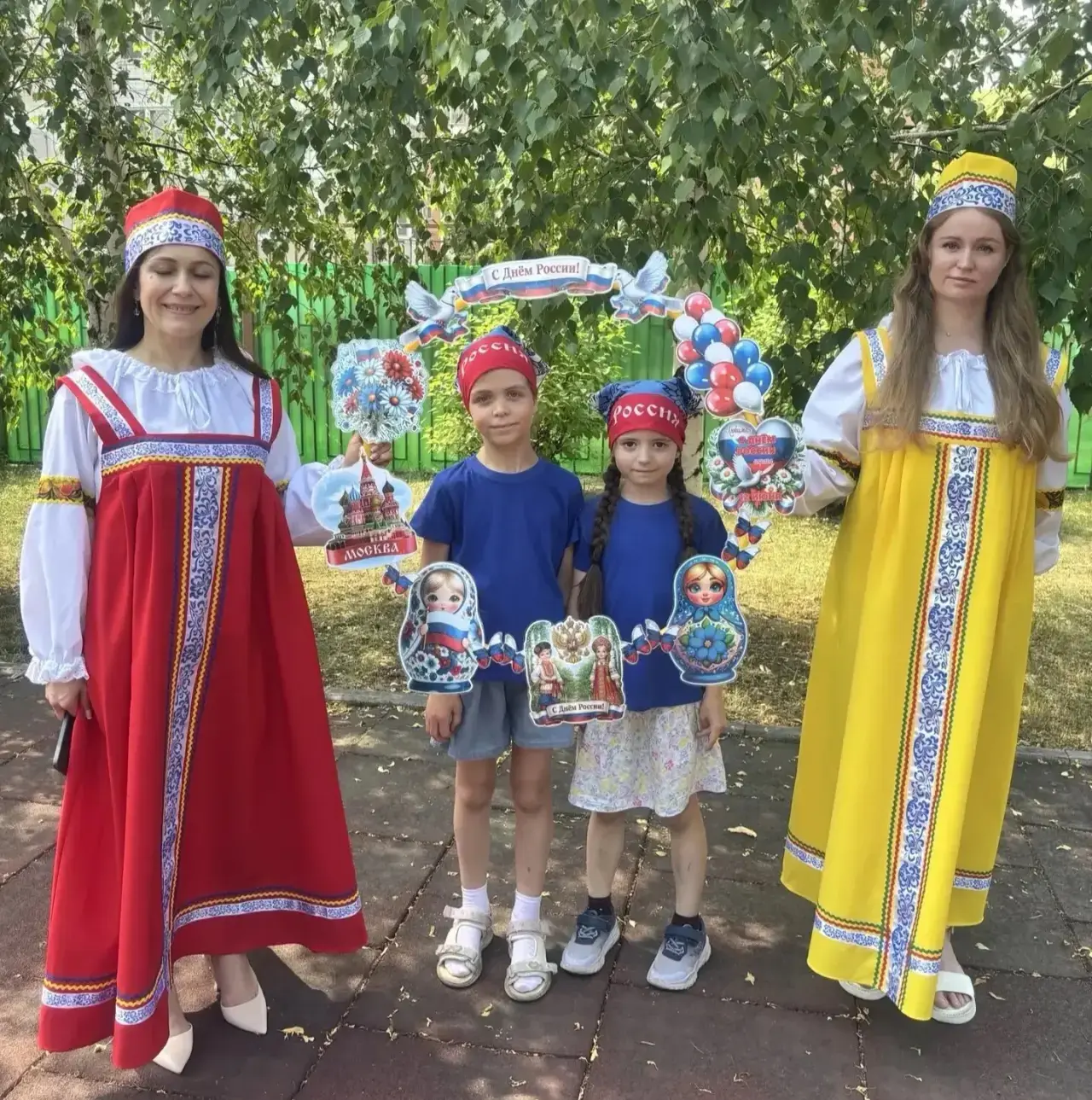 🇷🇺 С чего начинается Родина? Для наших малышей — с уважения к флагу и доброй песне!

В преддверии 