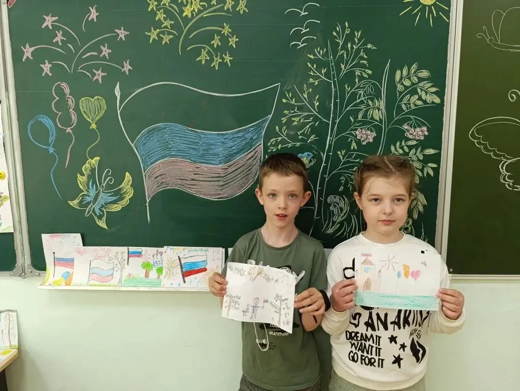 🇷🇺 Как мы отметили День России! 🇷🇺

11 июня в нашем лагере царила невероятная атмосфера патриоти