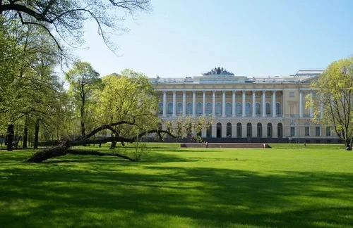 Михайловский сад в Санкт‑Петербурге: уголок тишины в сердце города.
 
История сада началась ещё при 