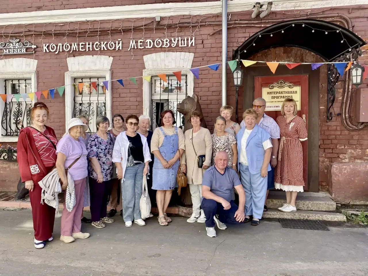 🚌 Участники Озёрского клуба активного долголетия совершили увлекательное путешествие в музей мёда «