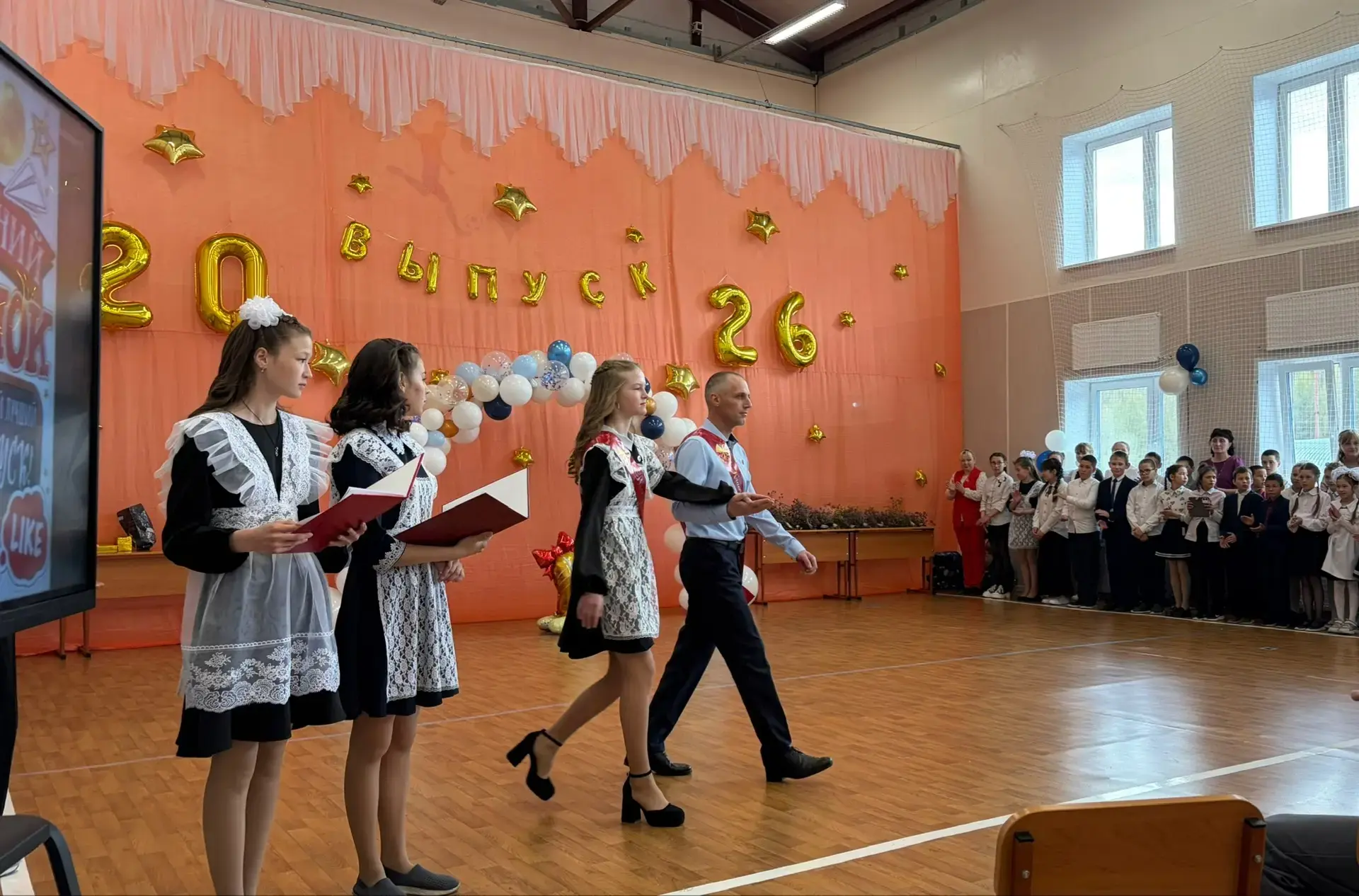🎓 Прощай, школьный двор! Здравствуй, взрослая жизнь!
Сегодня для наших выпускников прозвучал послед