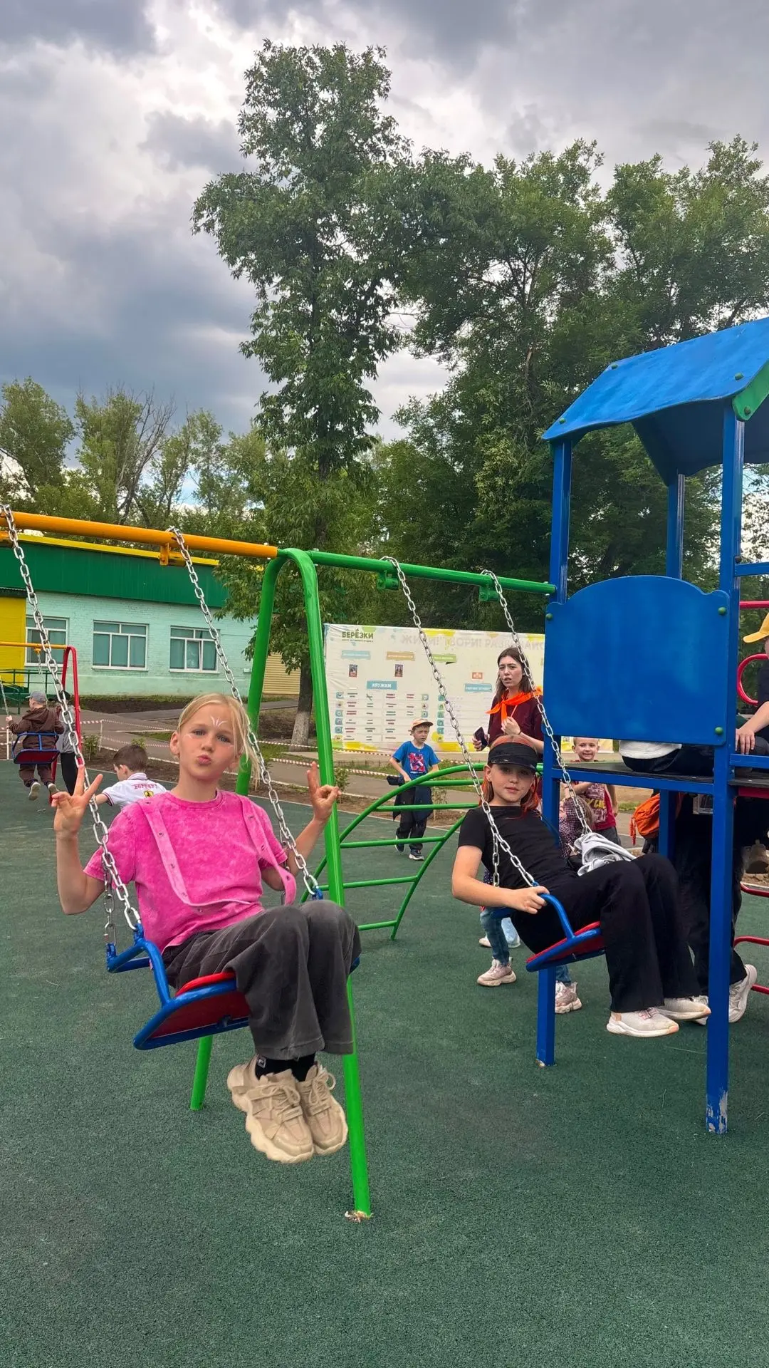 Место, где скучать просто некогда! 🛝

В нашем лагере появилась новая детская площадка, которая уже 