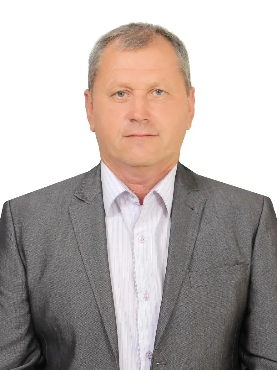 Говорят, настоящий мужчина должен сделать три вещи в жизни: построить дом, вырастить сына и посадить