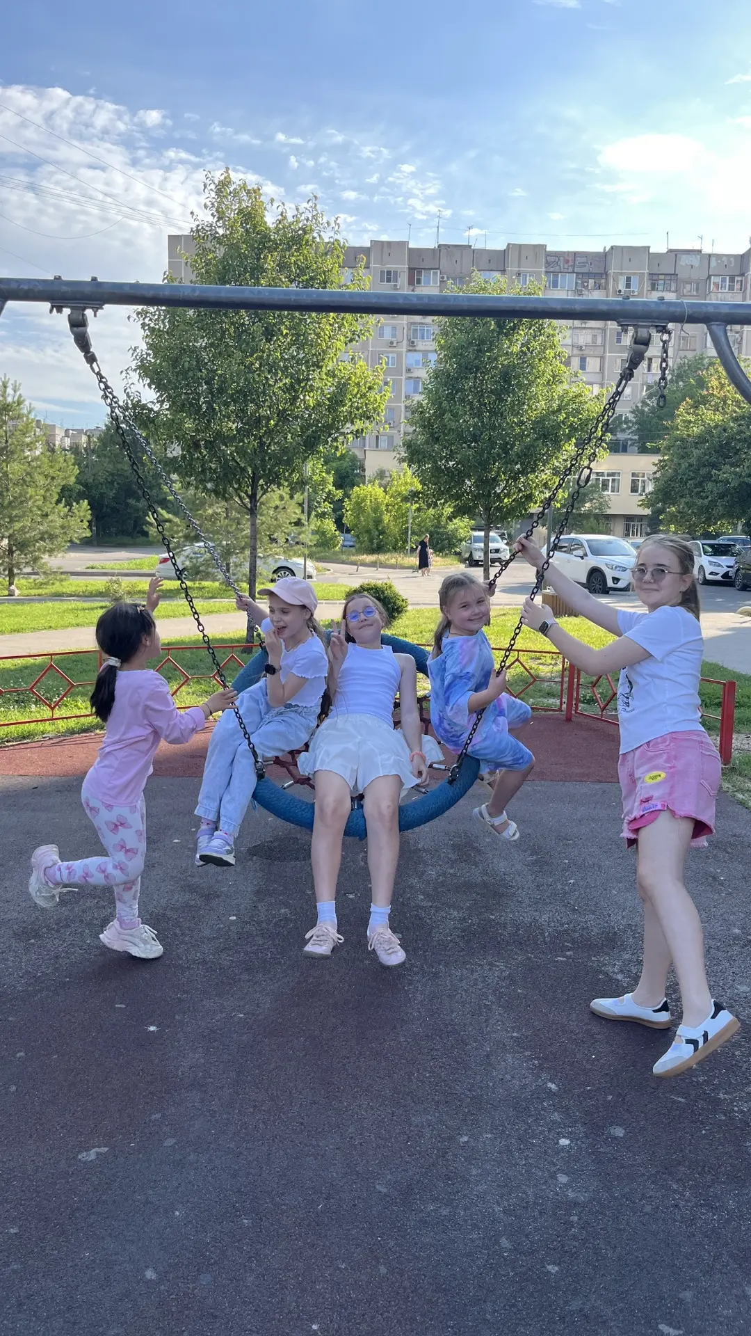 🌟 В летнем клубе детского центра стартовала новая смена «Звёзды в городе»! 🌟

Каждый день наших уч