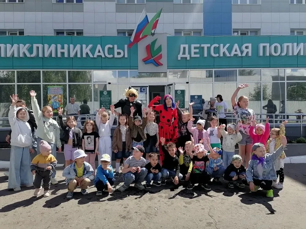 Лето, смех и подарки: как в Детской поликлинике №3 отметили День защиты детей 🎈🏥

Чтобы сделать на