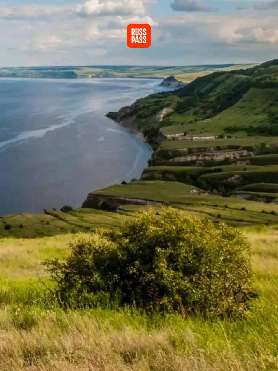 🌊 Утес Степана Разина на Волге притягивает любителей приключений и истории! По легенде, именно в эт