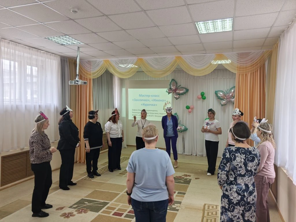 Сегодня был проведён семинар по теме "Фольклорные игры в детском саду" в рамках  проекта  "Играем  в
