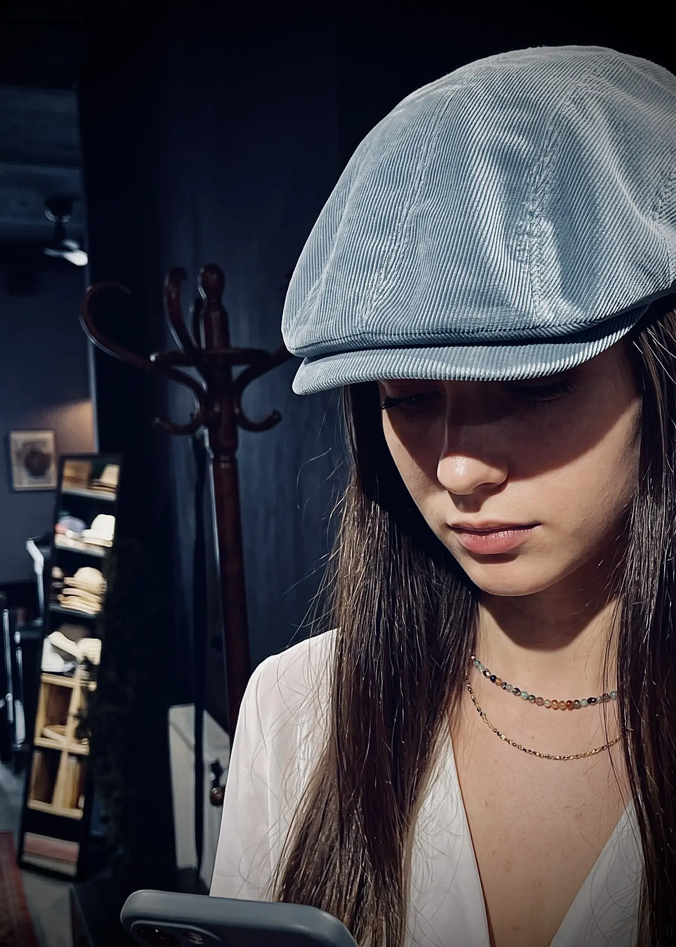 Элегантная кепка иви от Stetson из серо-голубого французского микро-вельвета. Насыщенный цвет с небо