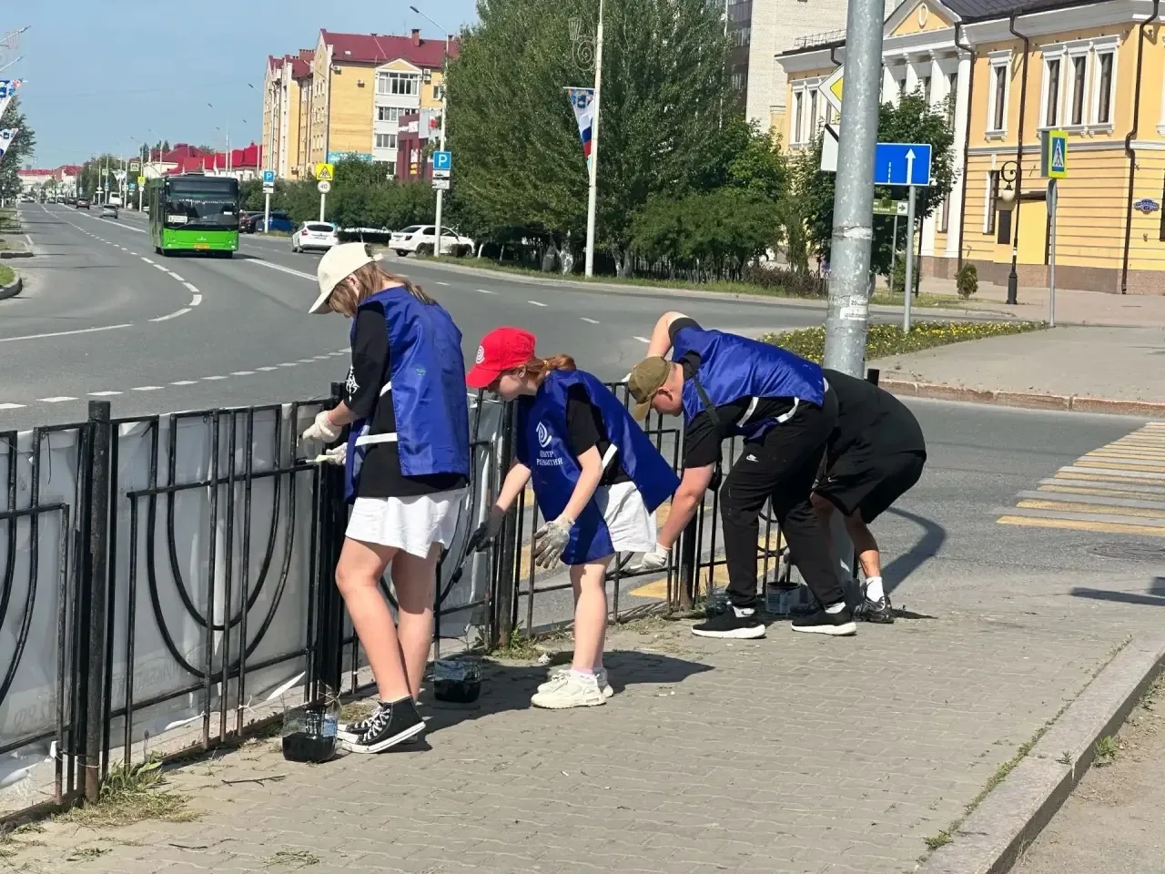 9 и 10 июня участники трудового отряда Главы города Ишима провели комплекс мероприятий по санитарной