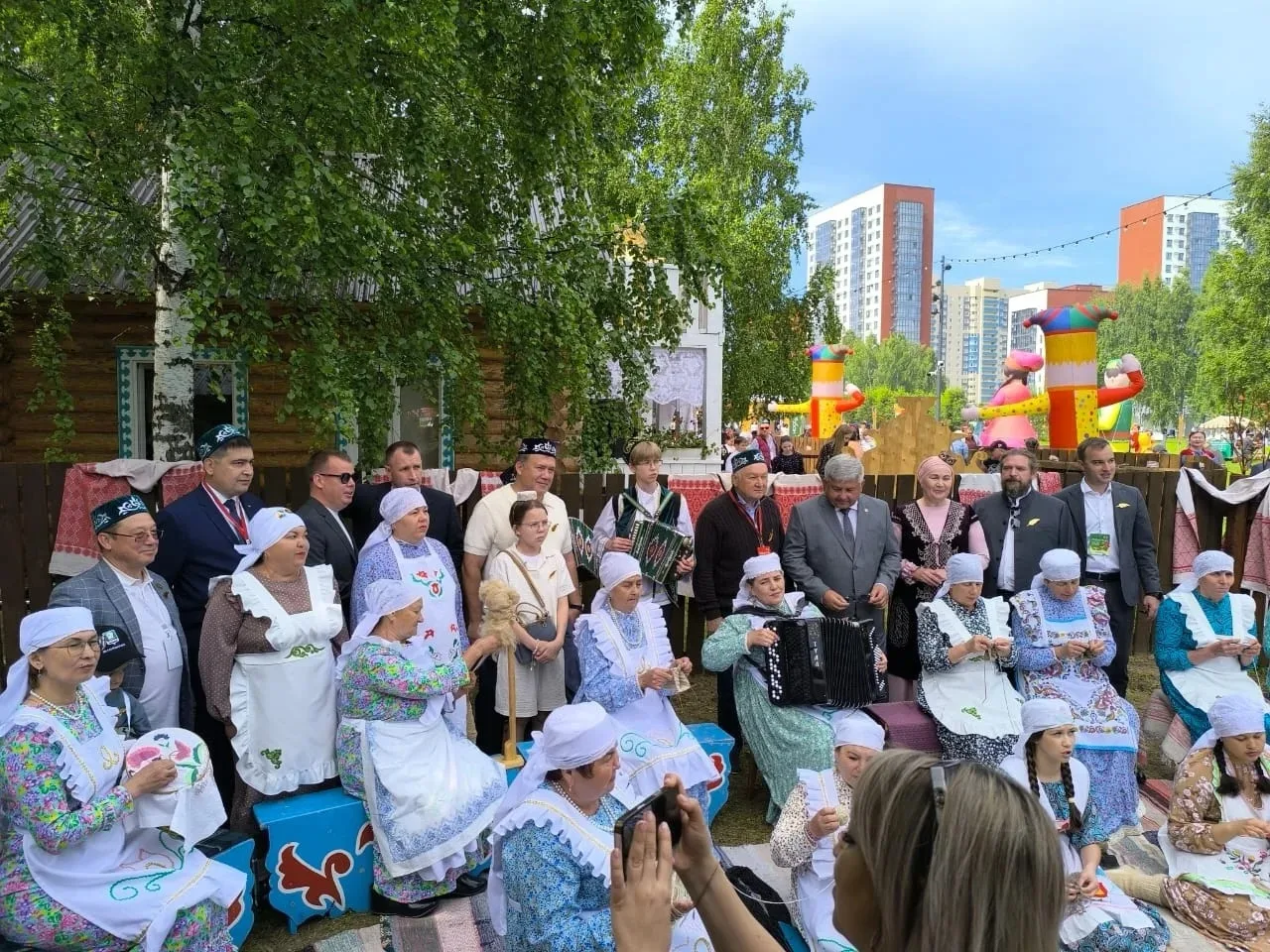 Уважаемые жители и гости Зеленодольска! Хөрмәтле дуслар!
 
Поздравляем вас с народным праздником Саб