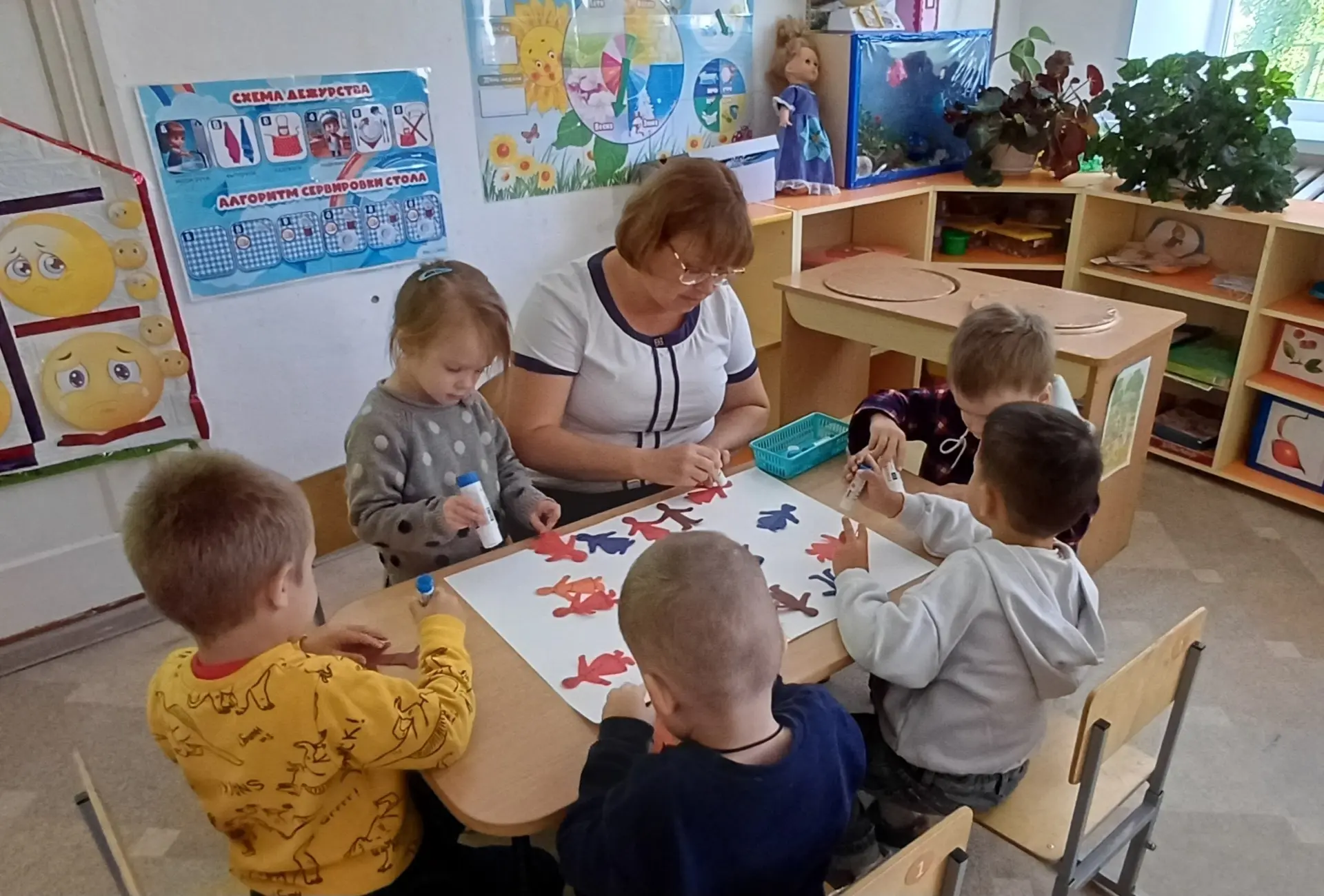 ☀️В рамках тематической недели "Дружбы"  дети младшей группы "Кнопочки" создали коллективную компози