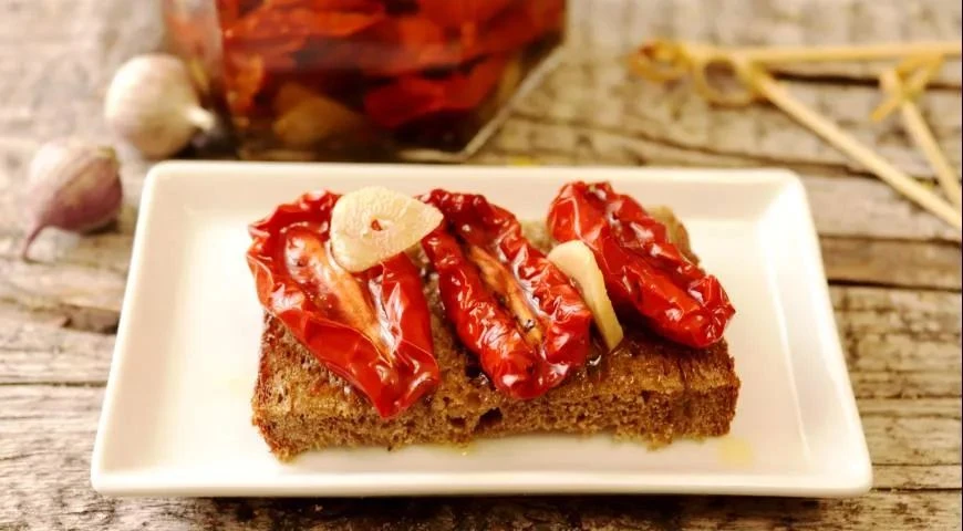 🍅🌿🧄 «ЗОЛОТОЙ ФОНД» ДАЧИ: Вяленые томаты в пряном масле с прованскими травами — изысканная закуска