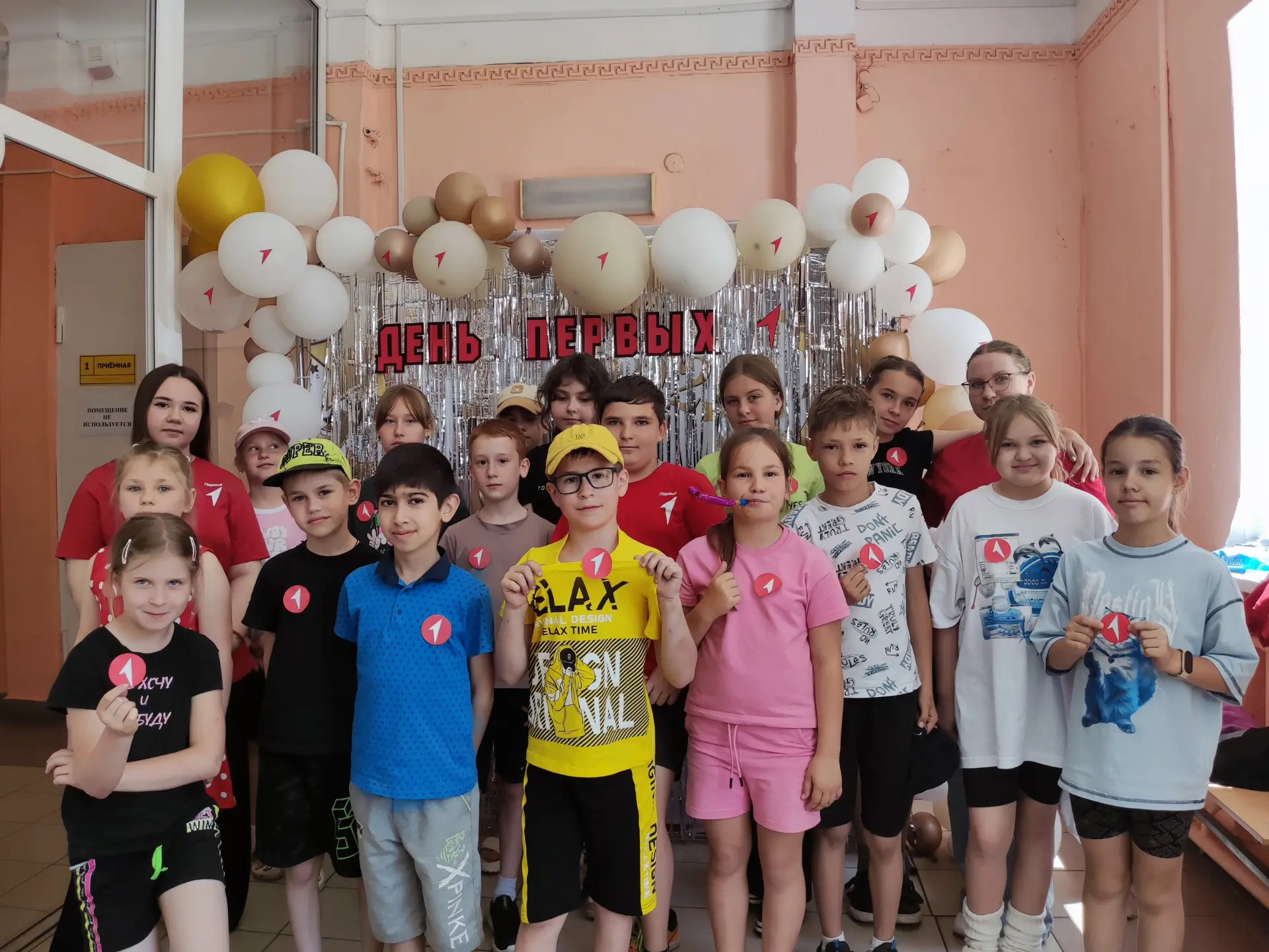 День Первых в МБОУ‑СОШ № 2: праздник энергии, идей и добрых дел! 
8 июня школа № 2 превратилась в бо