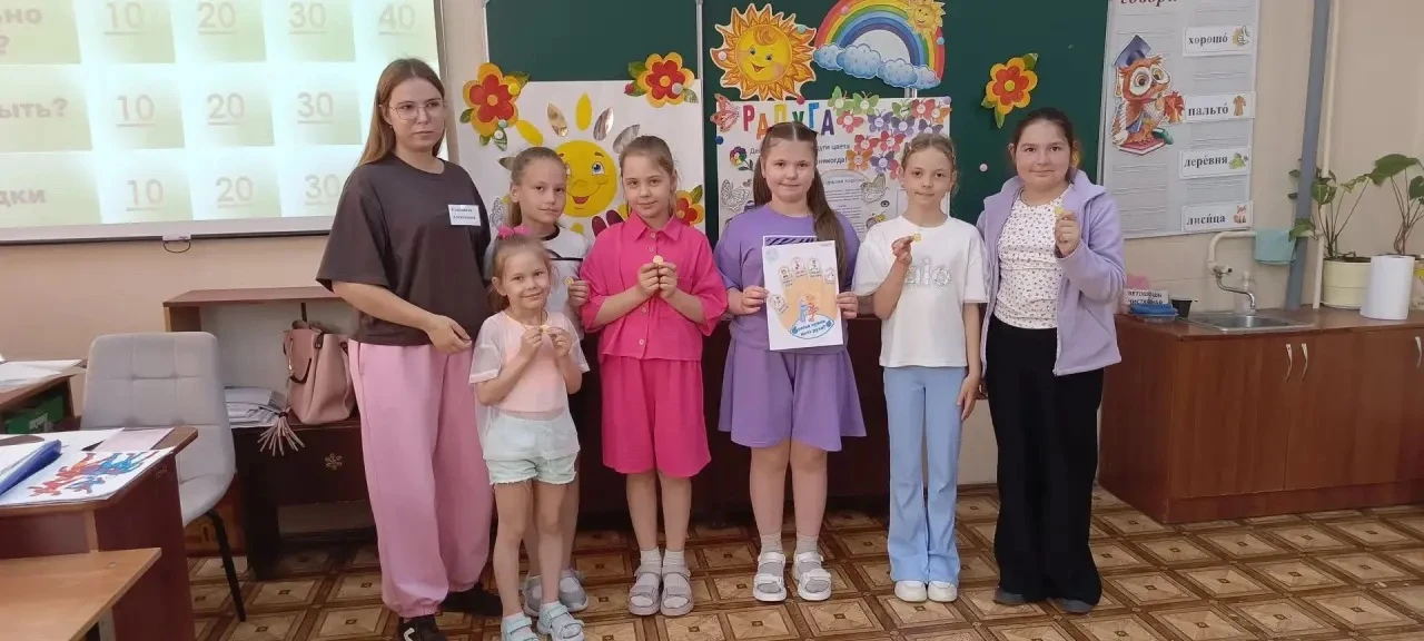 Сегодня в лагере прошёл насыщенный и яркий третий день! 
1. Фестиваль отрядных визиток «Знакомьтесь,