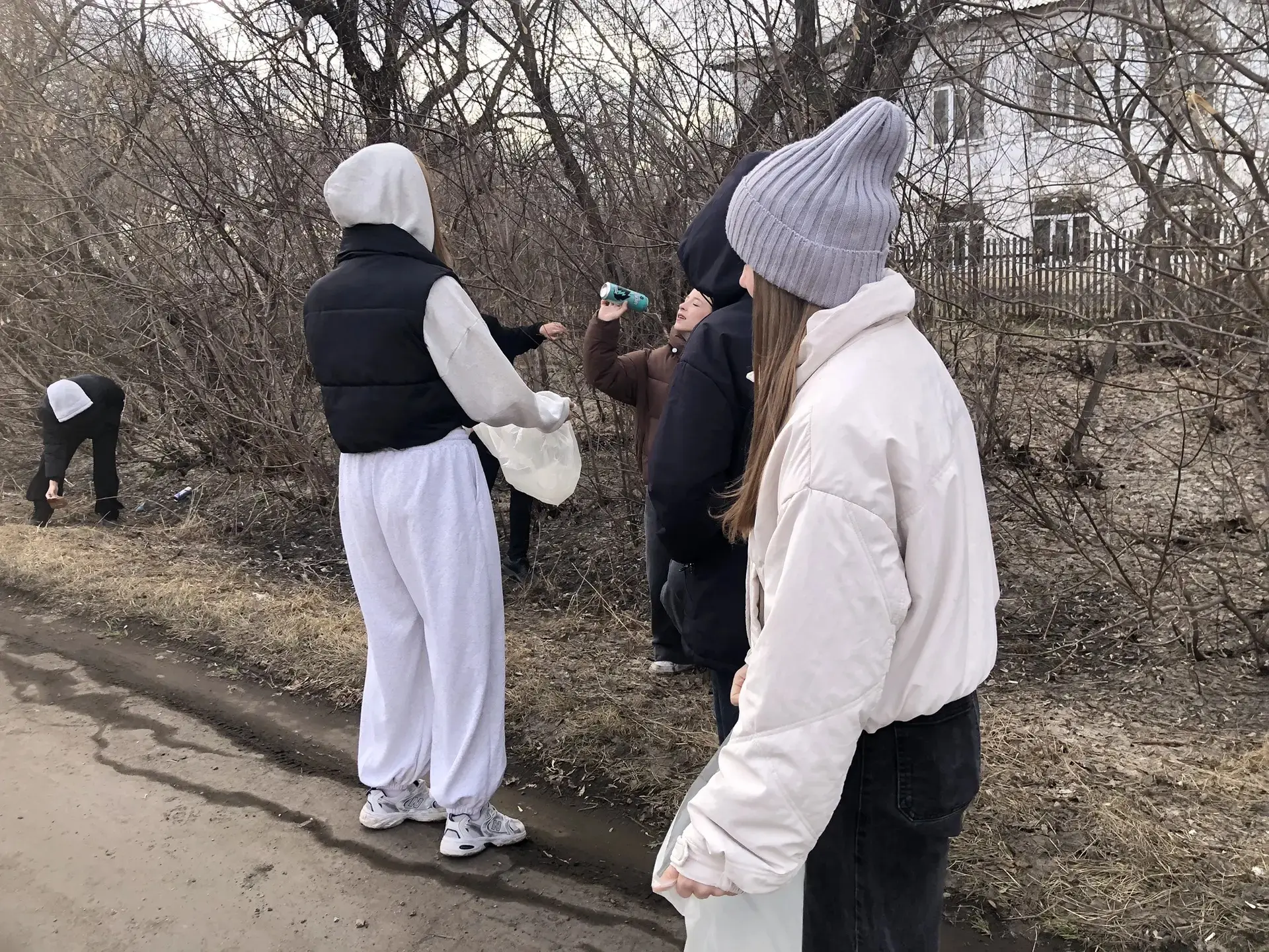 Весенний средник в Северо-Любинской школе! 🌿🧹🏫

8 и 15 апреля наши ребята дружно вышли на уборку 