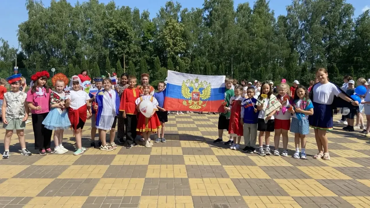 В общеобразовательных организациях Краснинского  округа проходят мероприятия,  посвященные Дню Росси