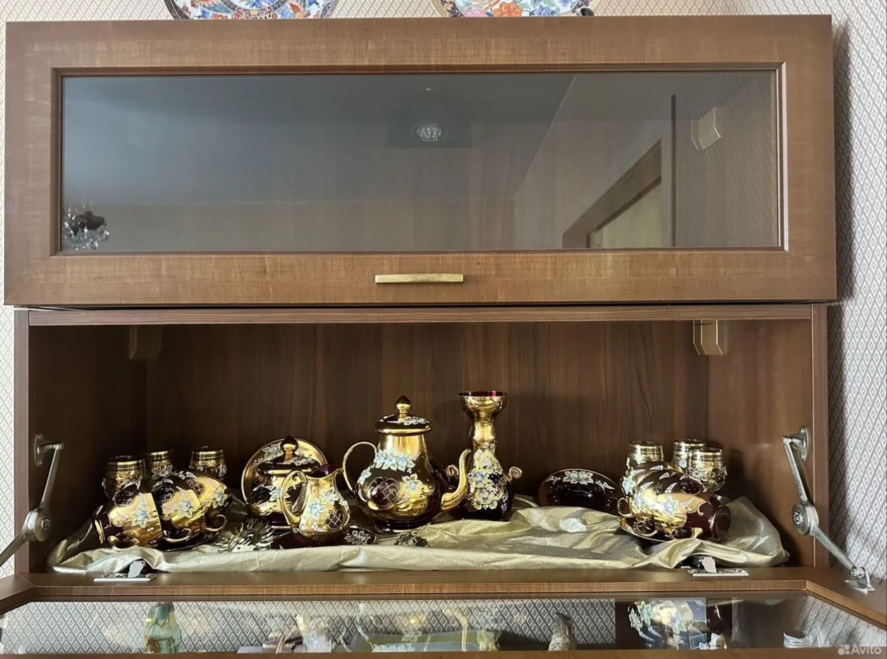 Цена за 2 шт. 4500. 
Продаю настенные полки в отличном состоянии, выполненную в коричневом цвете. По