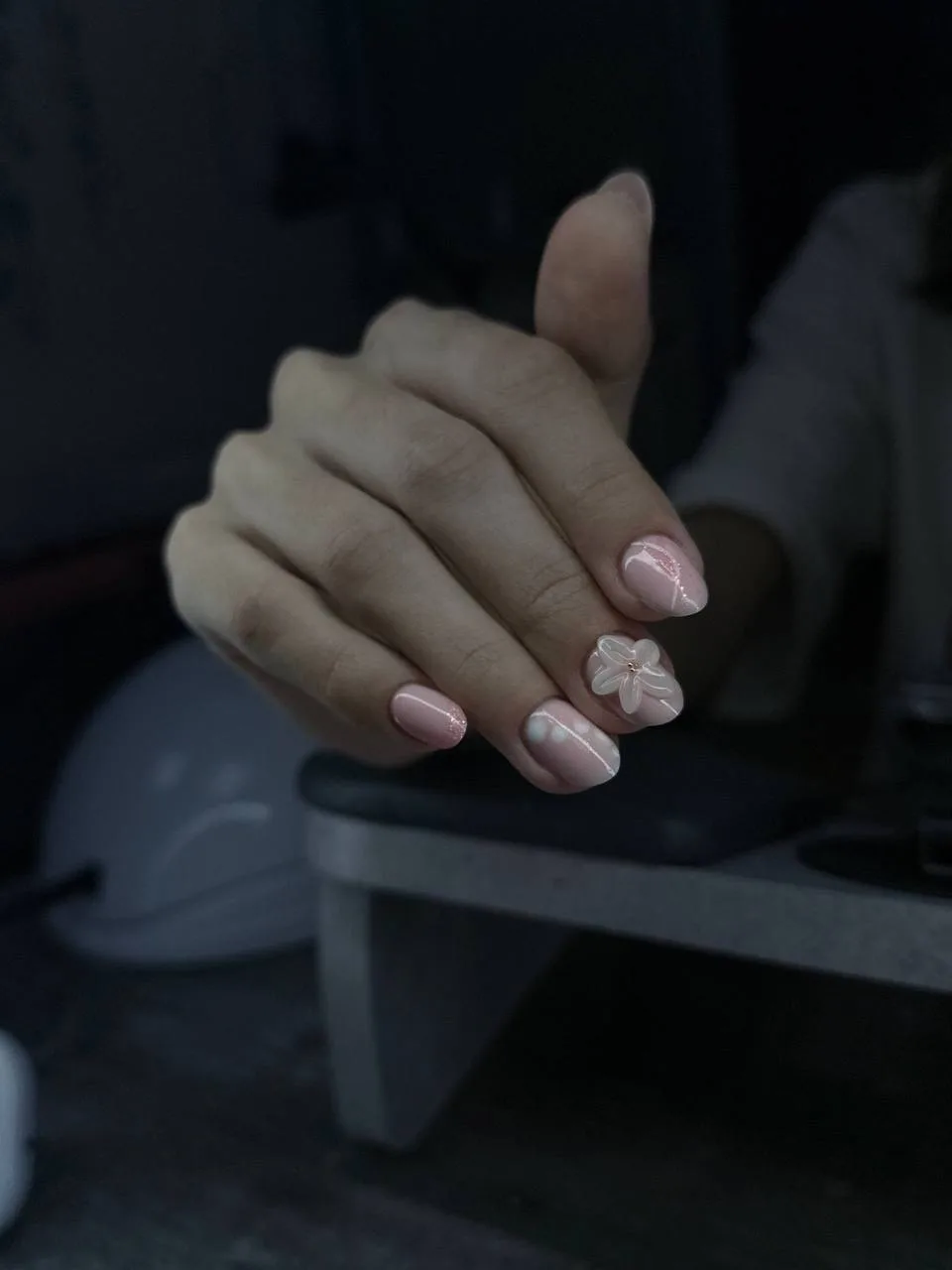 мой новый маникюр🎀
в этот раз на таком вот цветочном и летнем вайбе❤️🌸