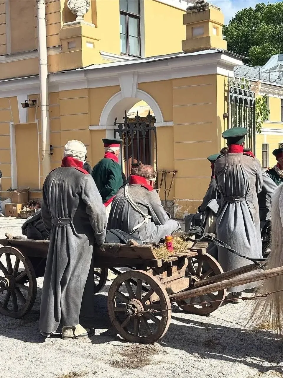 Доброе утро, любимый Петербург ⚓

В Петербурге снимают фильм «Война и мир».

📍Галерная улица

📷 ol