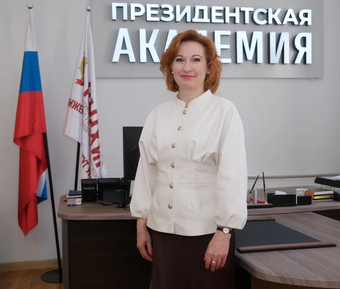 Директор НИУ Президентской академии Екатерина Лебедева направила поздравление с Днём России!

«Дорог