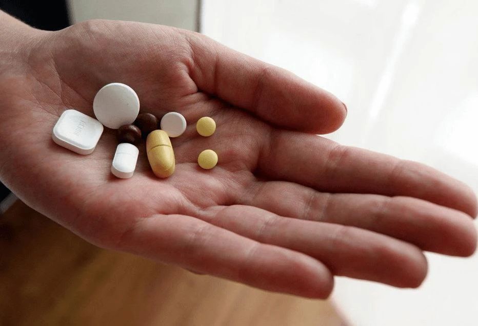 💊 Ялга киткәндә нинди дарулар алып барырга?

⭕ Диареяга каршы препаратлар, сорбентлар һәм ферментла