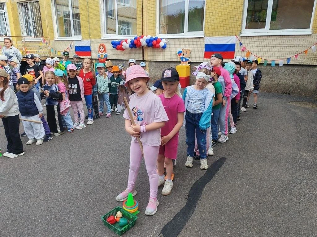 Группы «Муха-Цокотуха» и «Смешарики» провели замечательную патриотическую неделю, посвящённую Дню Ро