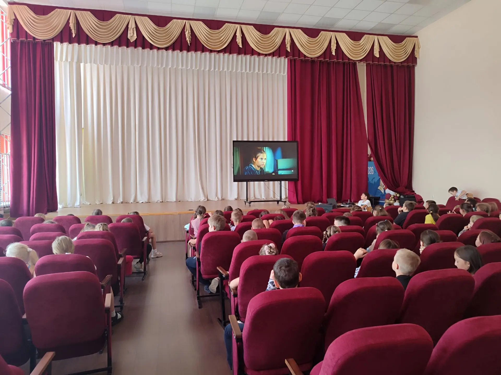 Последний день в лагерной смене "Орлята России" прошёл продуктивно. Для ребят устроили показ летнего