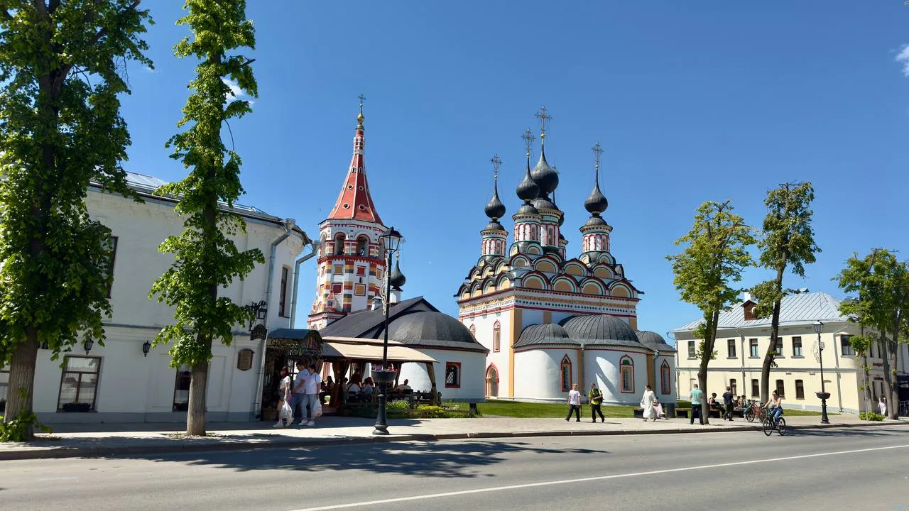 Сегодня у нас с мужем был один день только для нас двоих🥰. 

Решили поехать в Суздаль! Погуляли с э