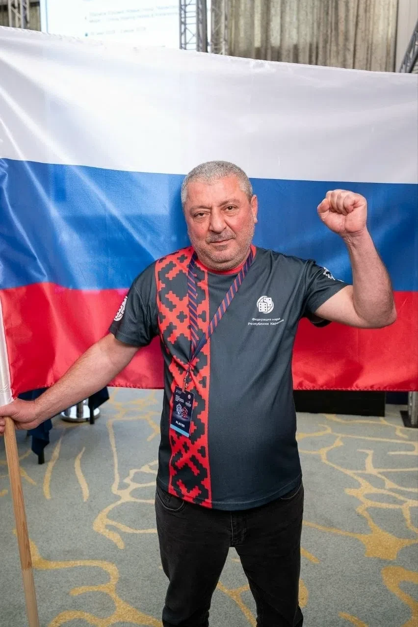 🏆 Мисак Геворкян — чемпион мира по длинным нардам!

Представитель сборной Республики Карелия Мисак 