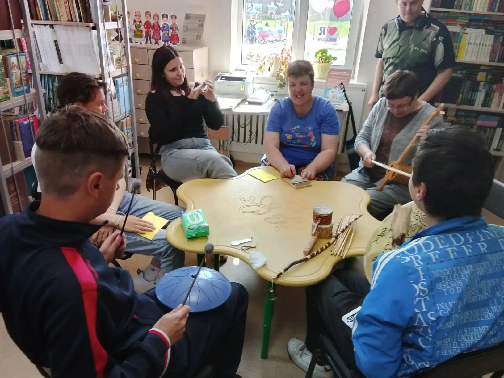 Погружение в волшебный мир музыки прошло на базе библиотеки сельского поселения «Село Джари». На зан