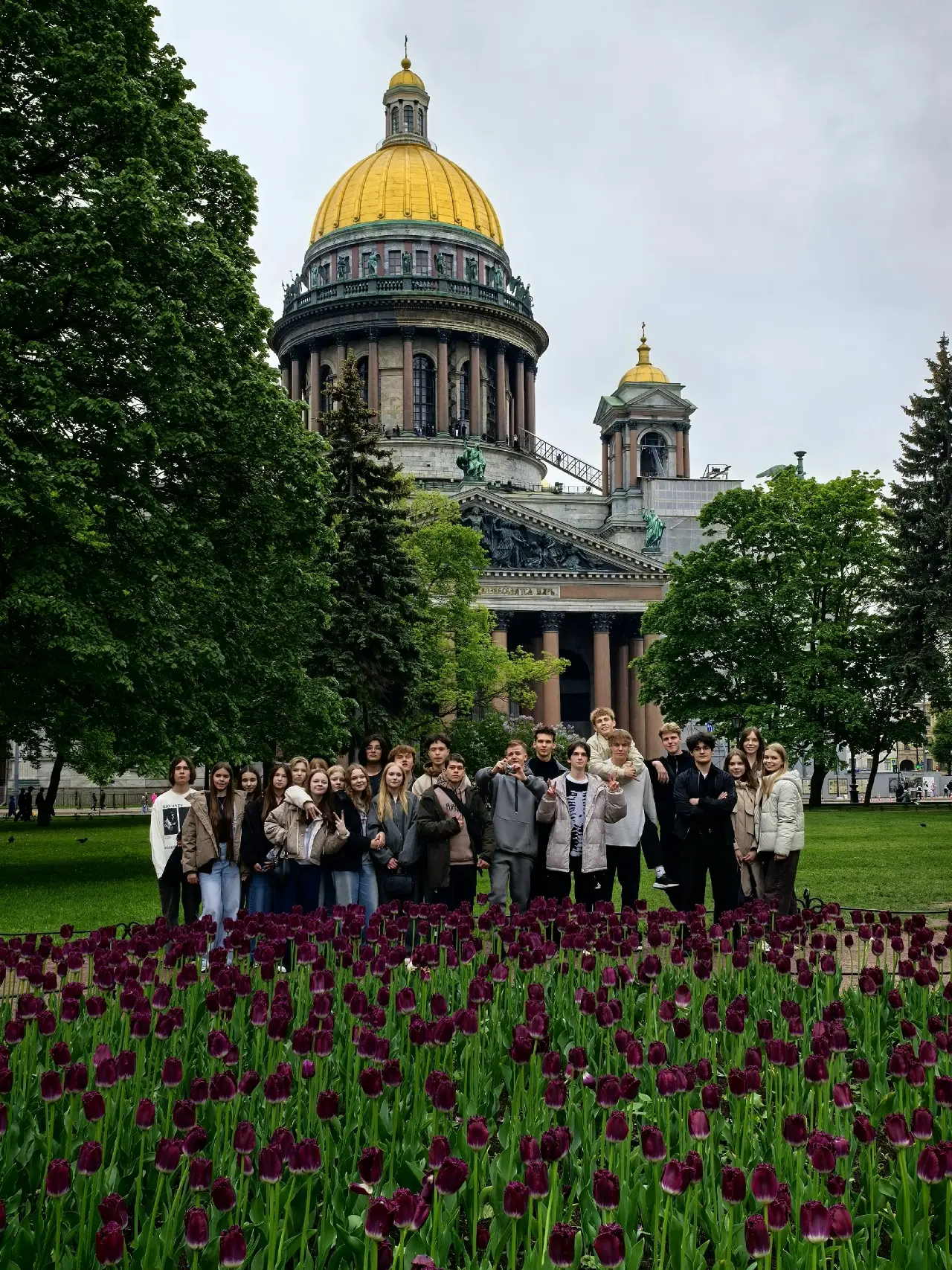 Вот это поездка! 🚌✨ Наш 10 класс вернулся из Санкт‑Петербурга! 🎓🏛️

Два дня — как одно мгновение!