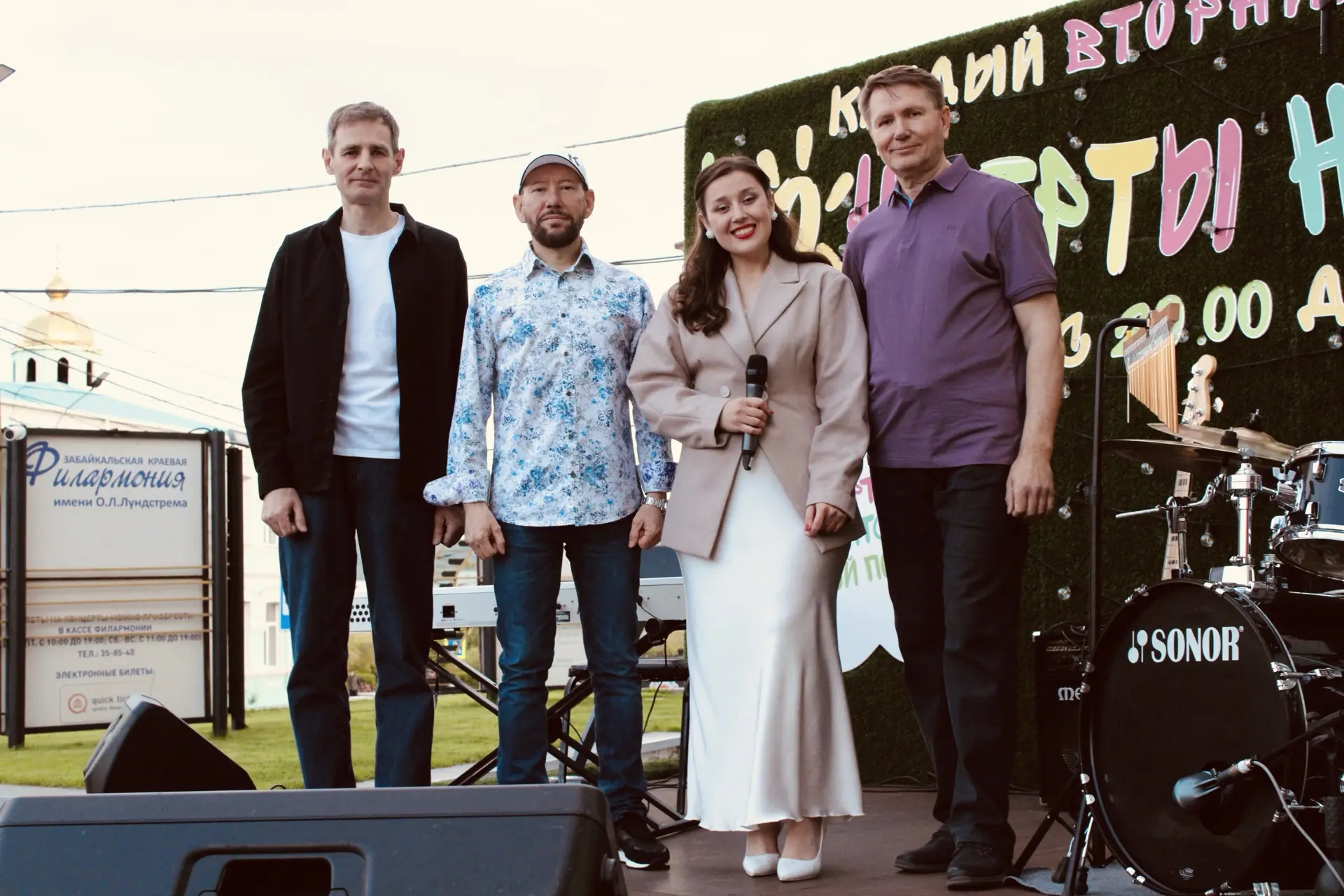 «Концерты на закате» 📸🎙️🌅

Концерт, посвящённый 110-летию Олега Лундстрема. Джаз-квартет «Отражен