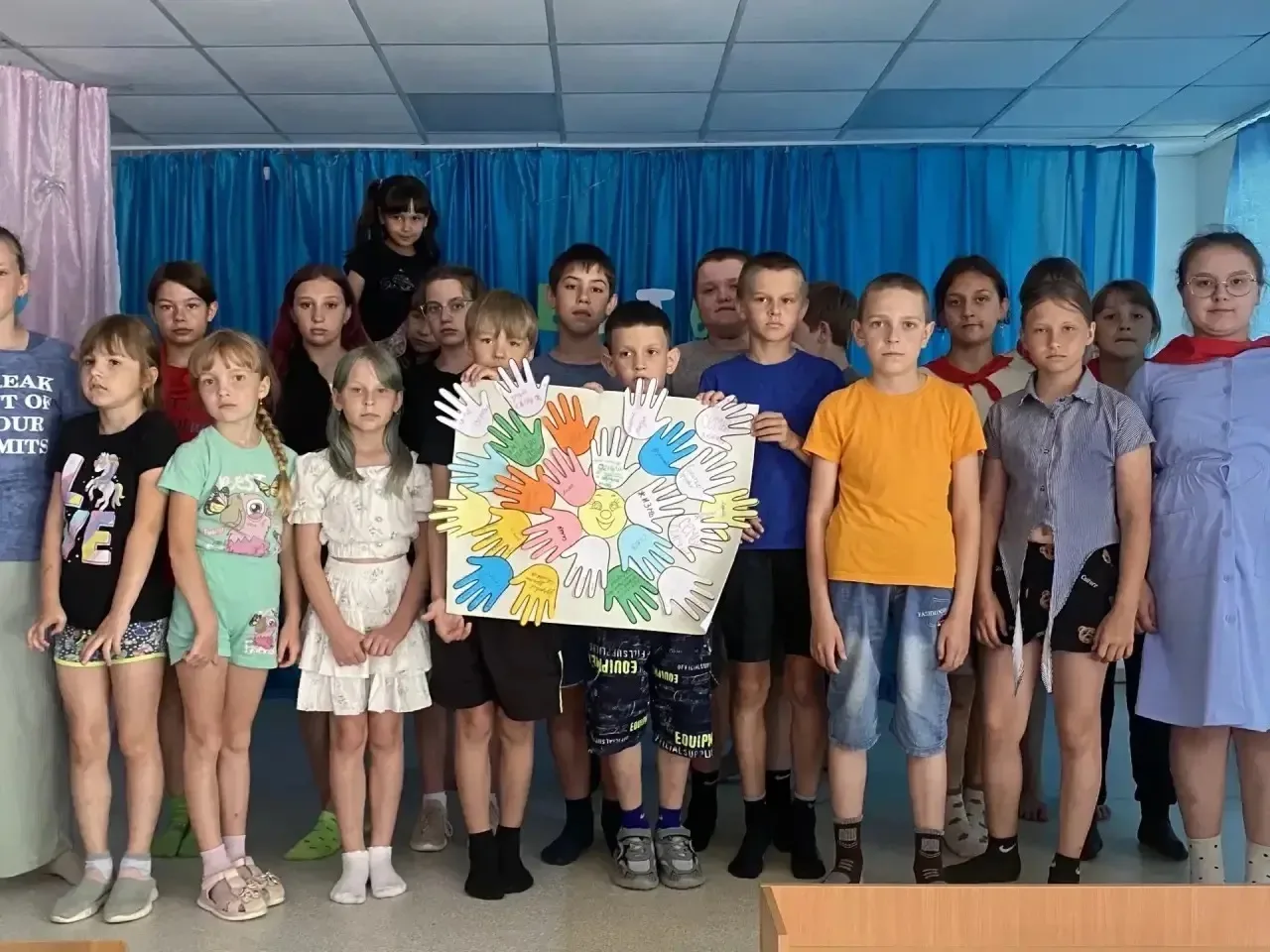 Утро, 9 июня, в летнем лагере "Муравейнике" как всегда началось с зарядки и вкусного завтрака. После