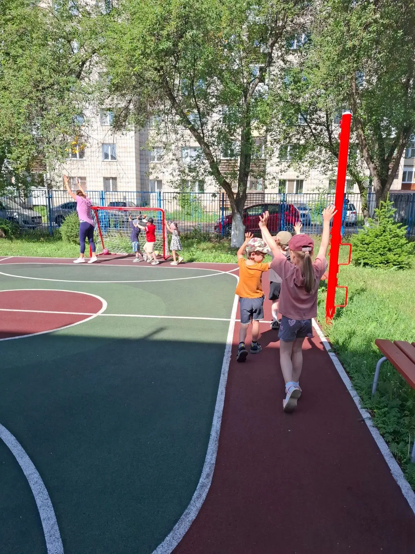 🌞 Сегодня мы провели чудесную зарядку на свежем воздухе! 🍃🏃‍♀️

Ничто не сравнится с утренним сол