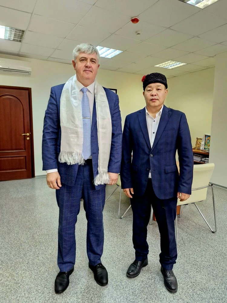 🤝 Сегодня в Элисте руководитель Представительства МИД России в Астрахани О.В.Коломин провёл рабочую