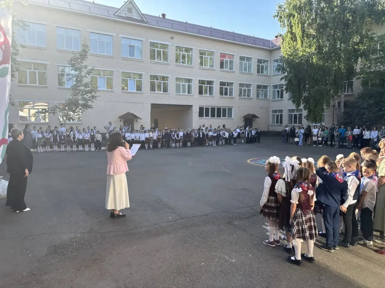 🎉 Последний учебный день: яркие линейки для школьников! 🎉

Вчера в нашей школе прошли торжественны