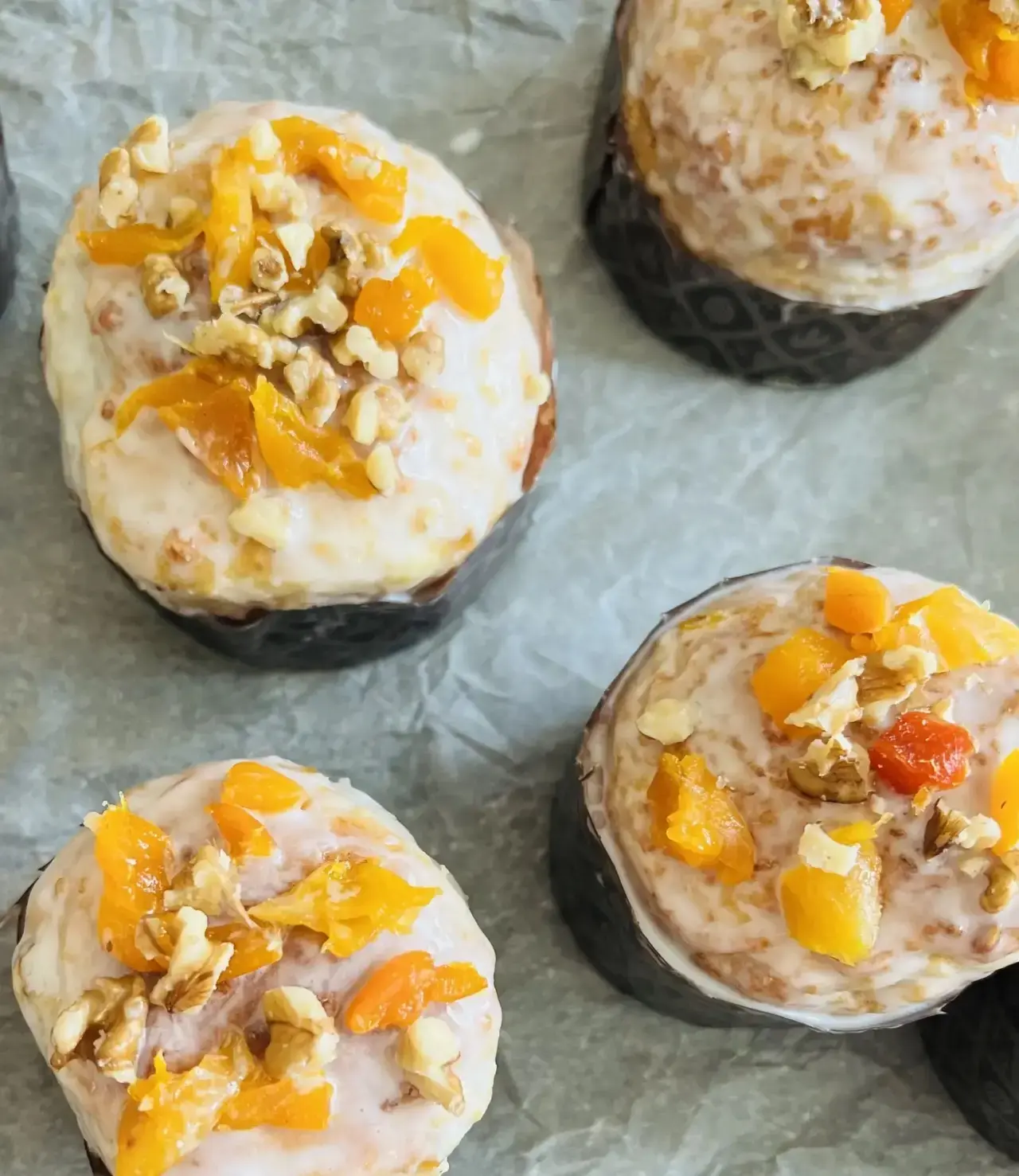 К Радонице испекли немного творожных куличей🧁

Состав: творог, мука, сливочное масло, сахар, яйца, 