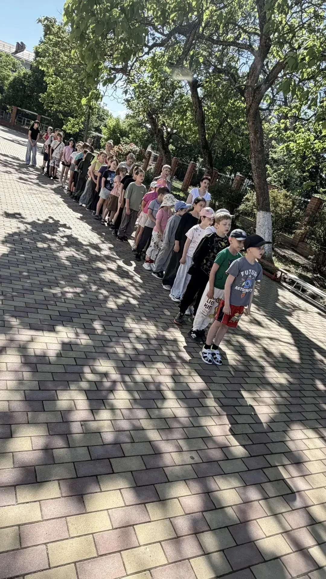 🇷🇺 Сегодня в нашем пришкольном лагере прошла торжественная линейка, посвящённая Дню России! 🇷🇺

