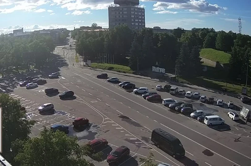 Камера - очередь из Нарвы (Эстония) в Россию https://balticlivecam.com/ru/cameras/estonia/narva/narv