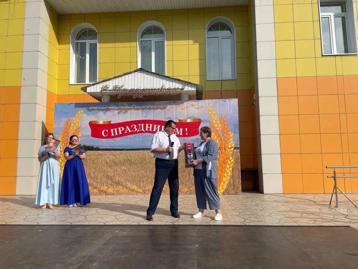 ЛЕОНТЬЕВО. Поздравил жителей деревни Леонтьево городского округа Ступино с 449-летием — днём рождени
