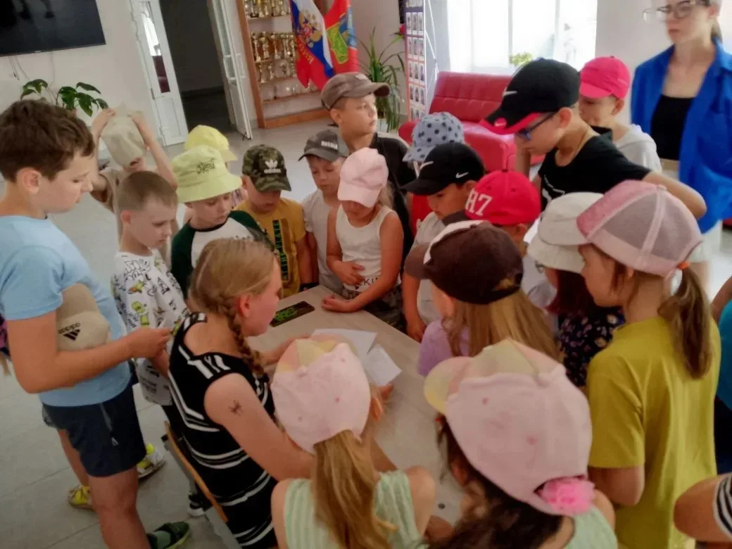 9️⃣ день лагеря  - " День добра"🤗

 Сегодня воспитанники проходили увлекательную квест -игру "Дорог