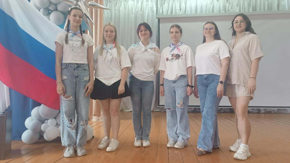 Сегодня состоялся замечательный концерт, посвящённый Дню России в нашем лагере "Чайка". Все отряды м