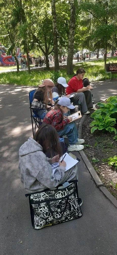 1 июня 2026 года в парке имени Урицкого у учащихся ДХШ №3 им.Б.М. Альменова проходил первый день пле