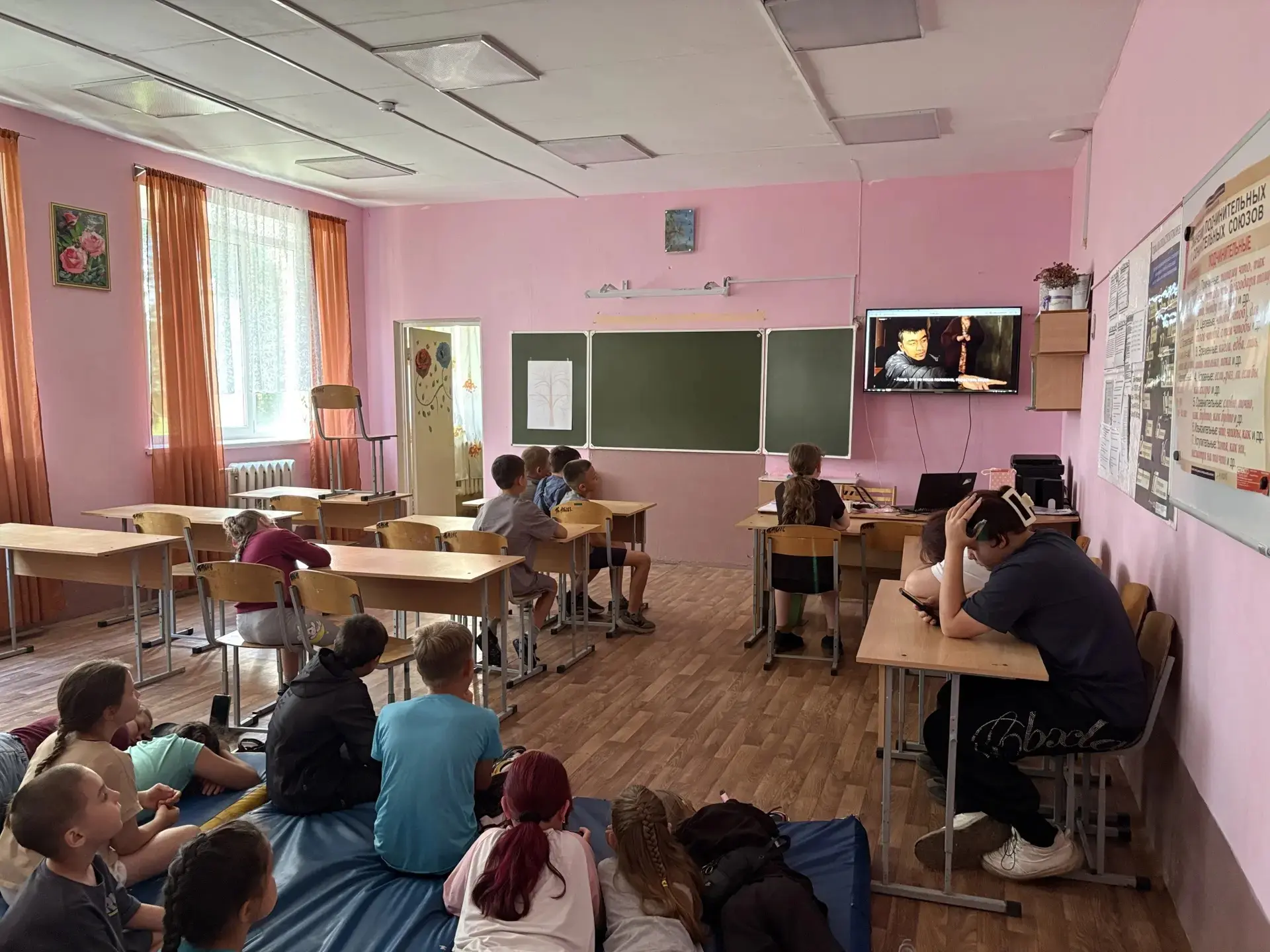 🎉 Вот и прозвенел старт фестиваля «Взрослеем вместе»! 🎉
Это событие мы посвятили Году единства нар