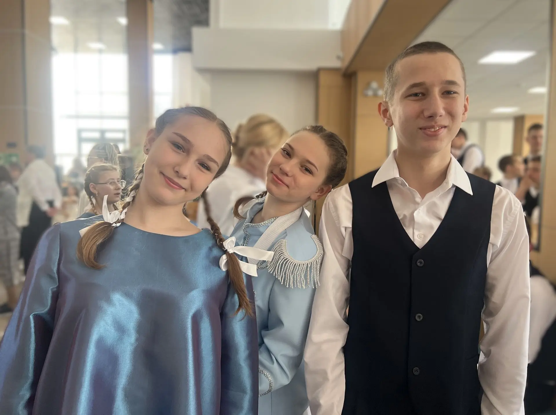 Школьный хор- классный хор!
         В хоре наши ученики учатся работать в команде, слушать других, 