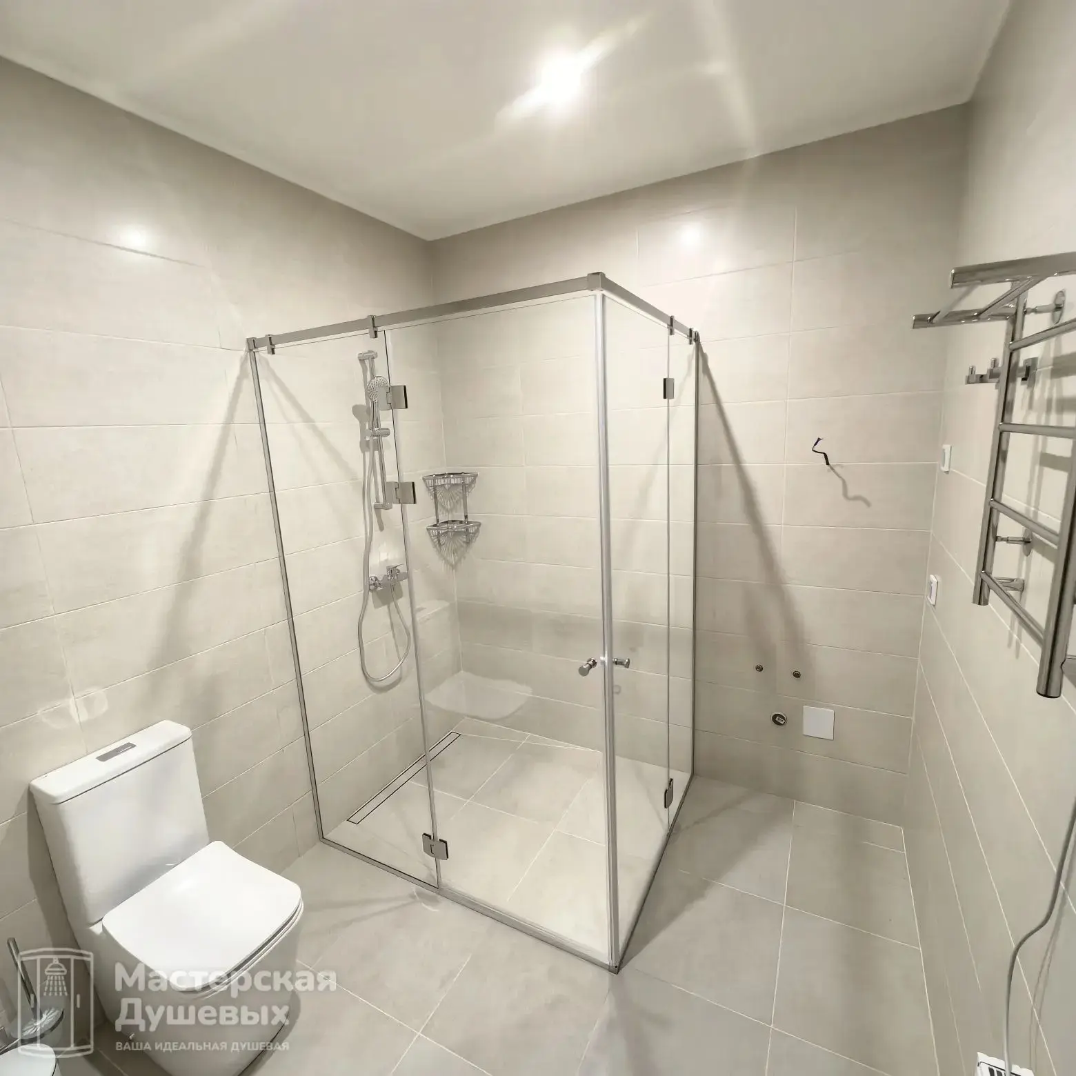 🚿Душевое ограждение из прозрачного,  закаленного  стекла 8мм.
☑️ Фурнитура из нержавеющей стали, цв