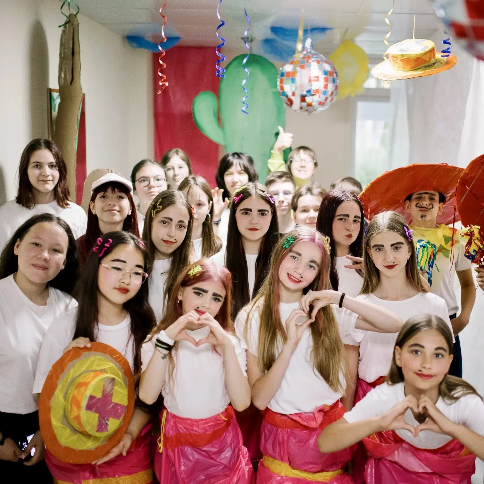😍 СТЕНГАЗЕТЫ? ДА ЭТО БЫЛ ЦЕЛЫЙ ТЕАТР! 

Сегодня студии не просто презентовали свои стенгазеты - они